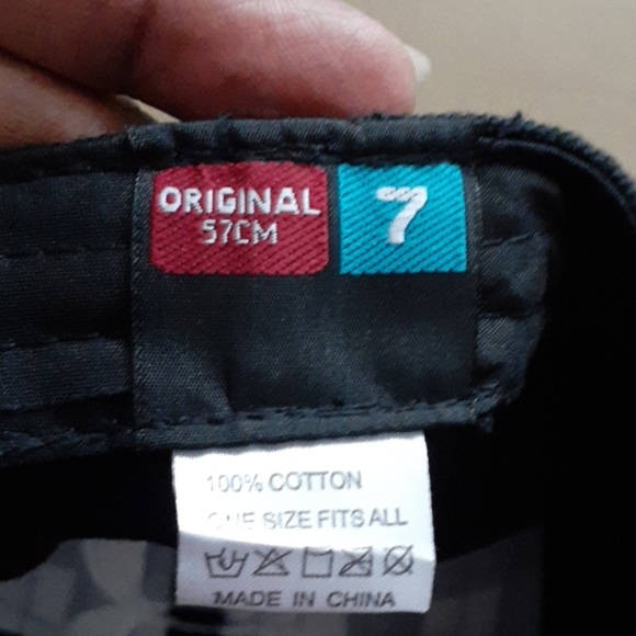 Under Armour Cap - Picture 5 of 5